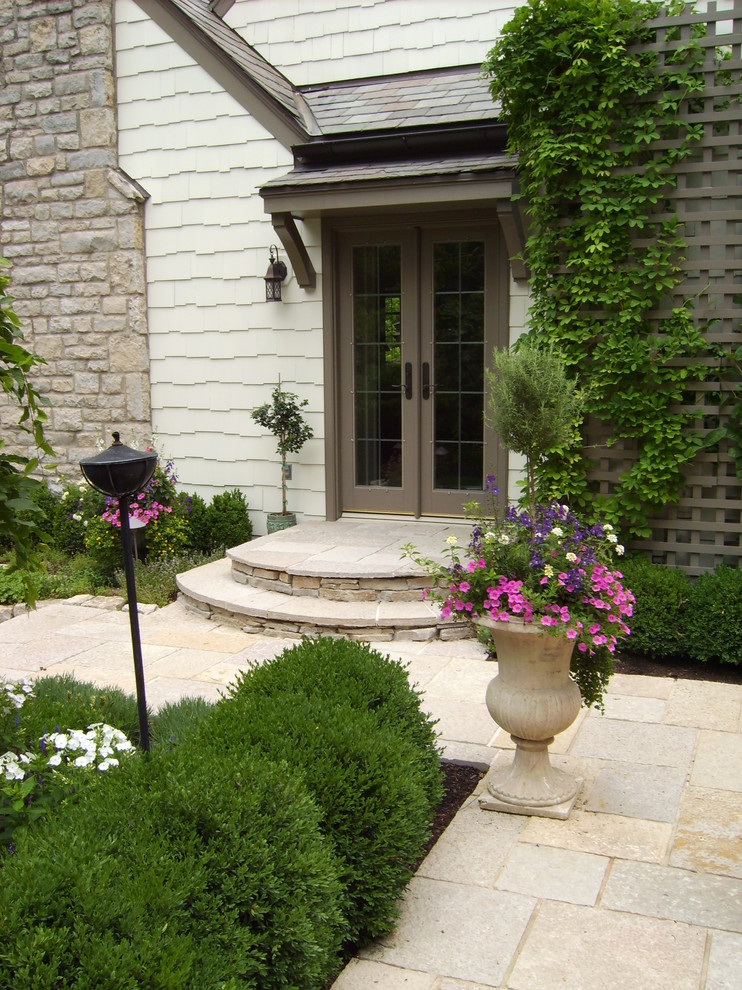 This is an example of a traditional landscaping in Columbus.