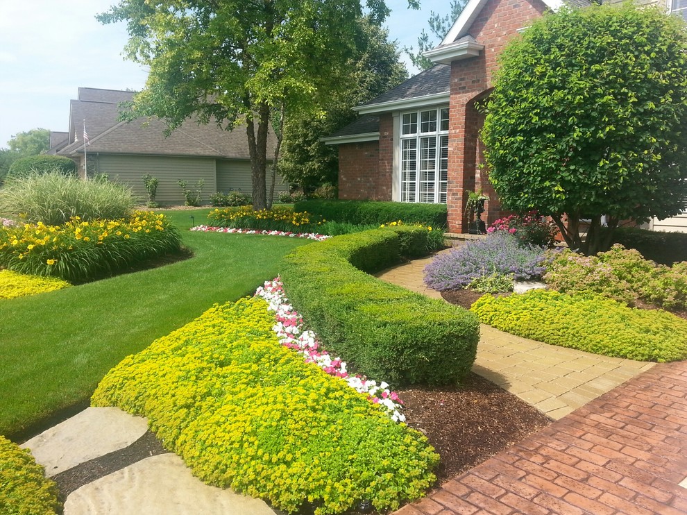 Plainfield residence Traditional Landscape Chicago by Hartman