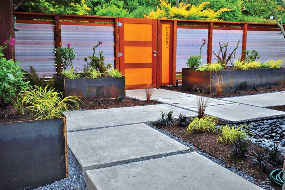 Esempio di un giardino formale etnico esposto in pieno sole di medie dimensioni e davanti casa con un ingresso o sentiero e pavimentazioni in cemento