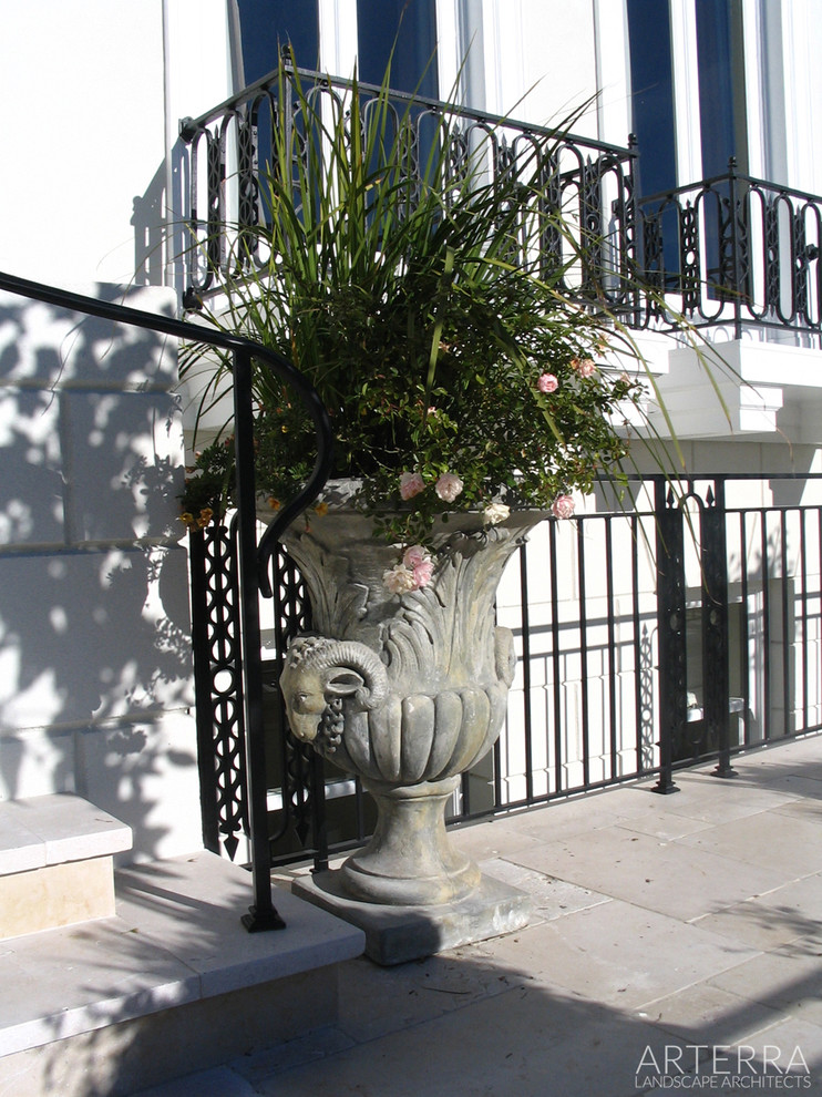 Photo of a traditional landscaping in San Francisco.