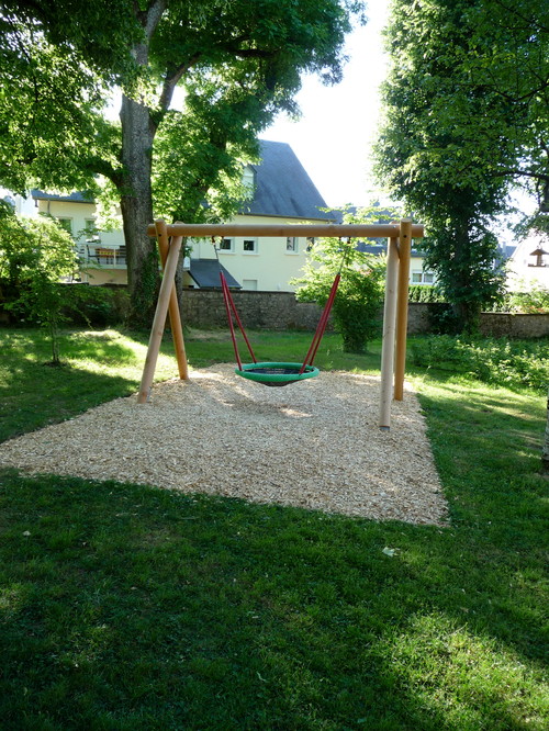 Детская площадка на даче: чтобы детвора не скучала на природе, пока взрослые работают на огороде
