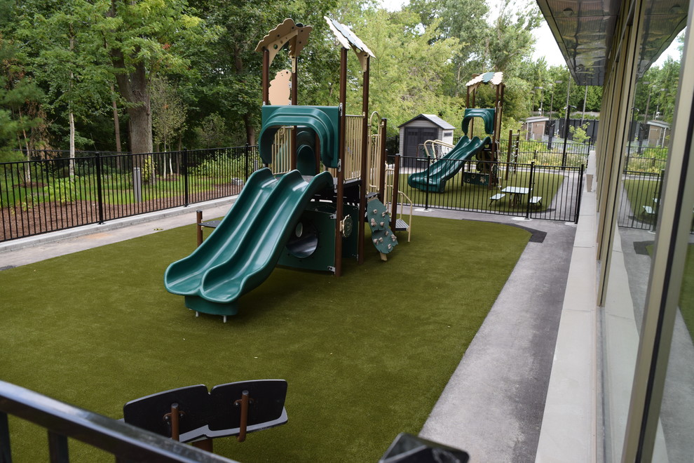 Inspiration for a small transitional drought-tolerant and partial sun backyard outdoor playset in Toronto for summer.