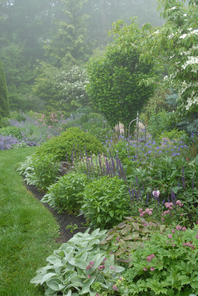 Design ideas for a traditional landscaping in Portland Maine.
