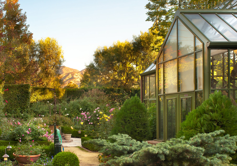 Geometrischer Klassischer Garten hinter dem Haus in Los Angeles