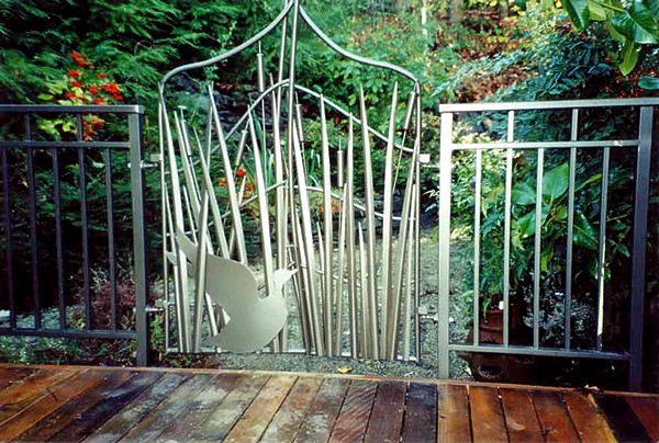 Immagine di un giardino chic dietro casa con un ingresso o sentiero