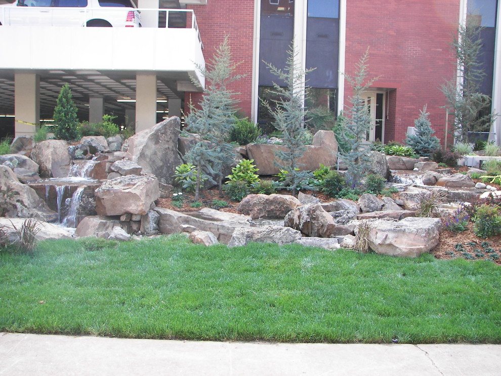 This is an example of a contemporary garden in Oklahoma City.