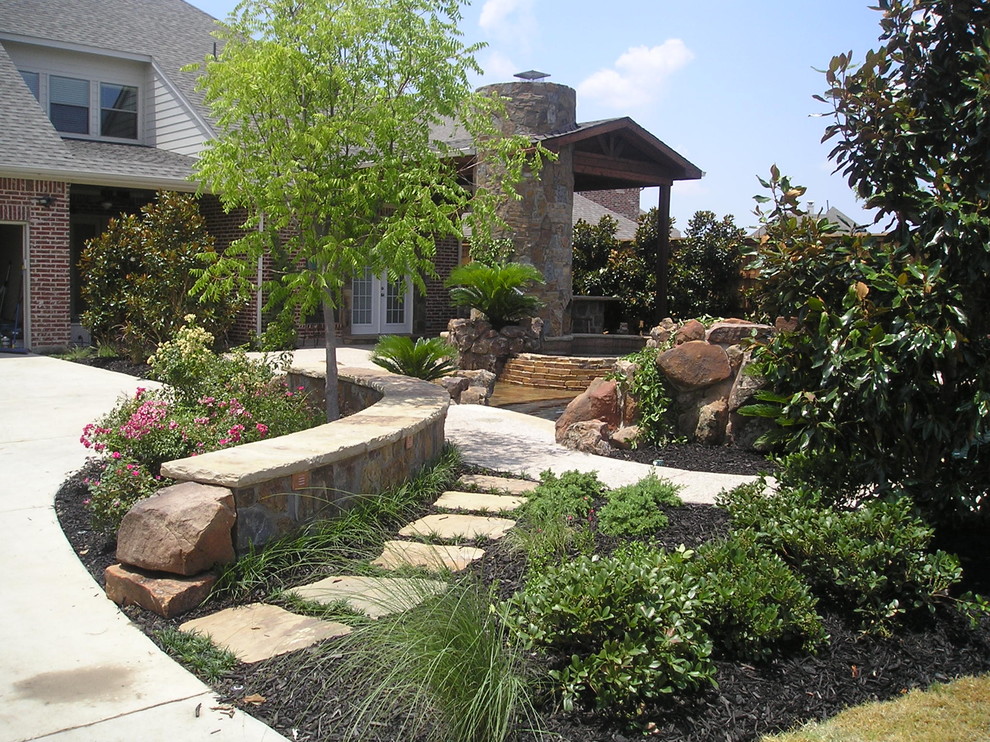 This is an example of a mediterranean garden in Dallas.