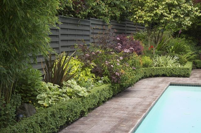 Design ideas for an eclectic landscaping in Vancouver.