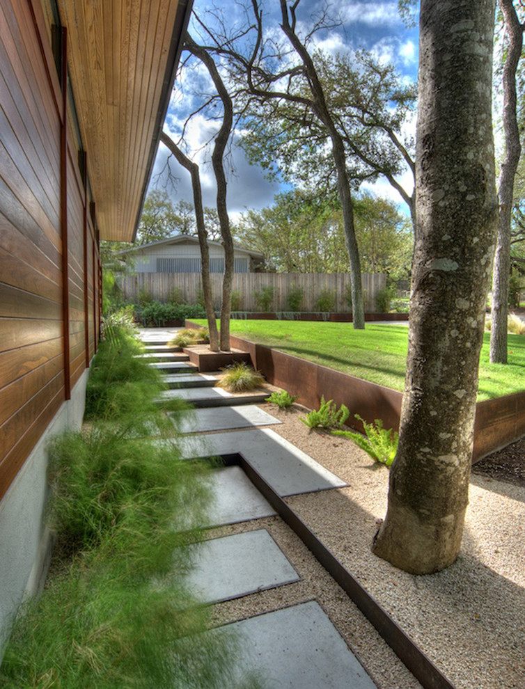 Inspiration for a contemporary garden in Austin with a retaining wall.