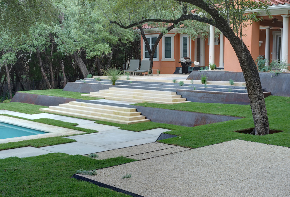 Foto di un giardino contemporaneo con scale