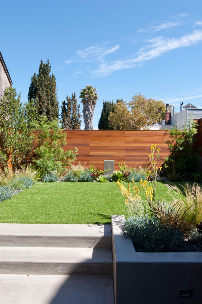 Medium sized contemporary back formal partial sun garden in San Francisco with a water feature.