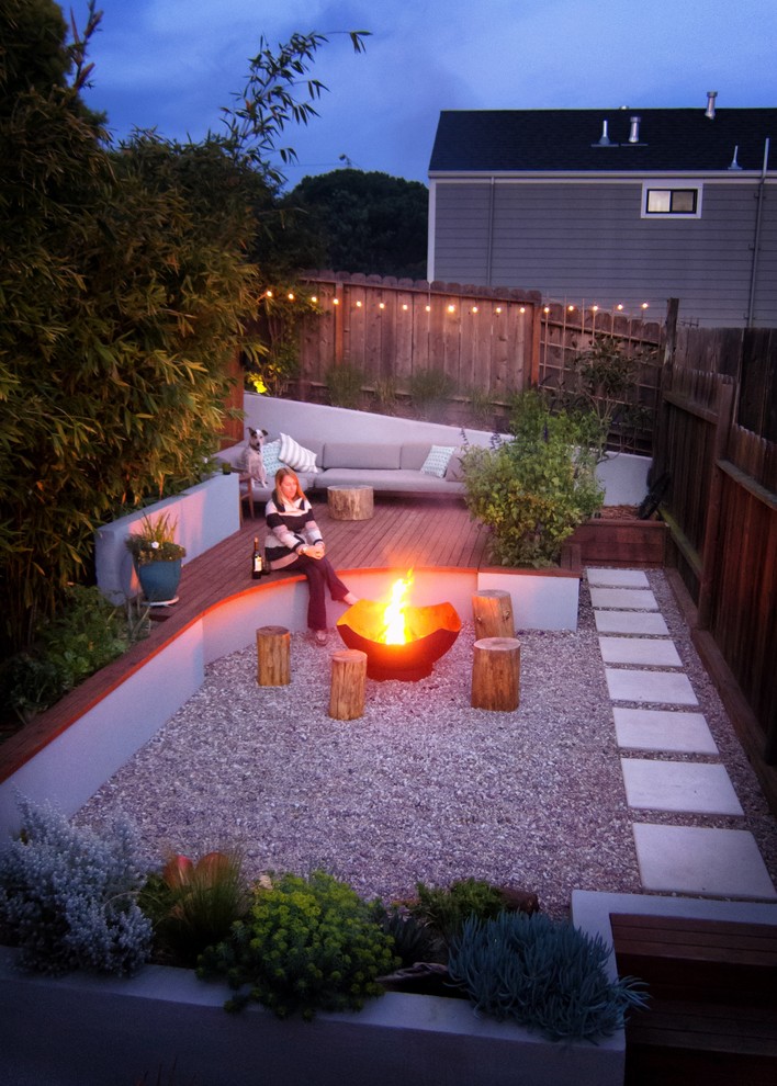 Inspiration for a small modern drought-tolerant and full sun backyard gravel landscaping in San Francisco with a fire pit.