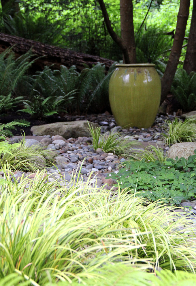 Pottery in the Garden Contemporary Landscape Seattle by Bliss
