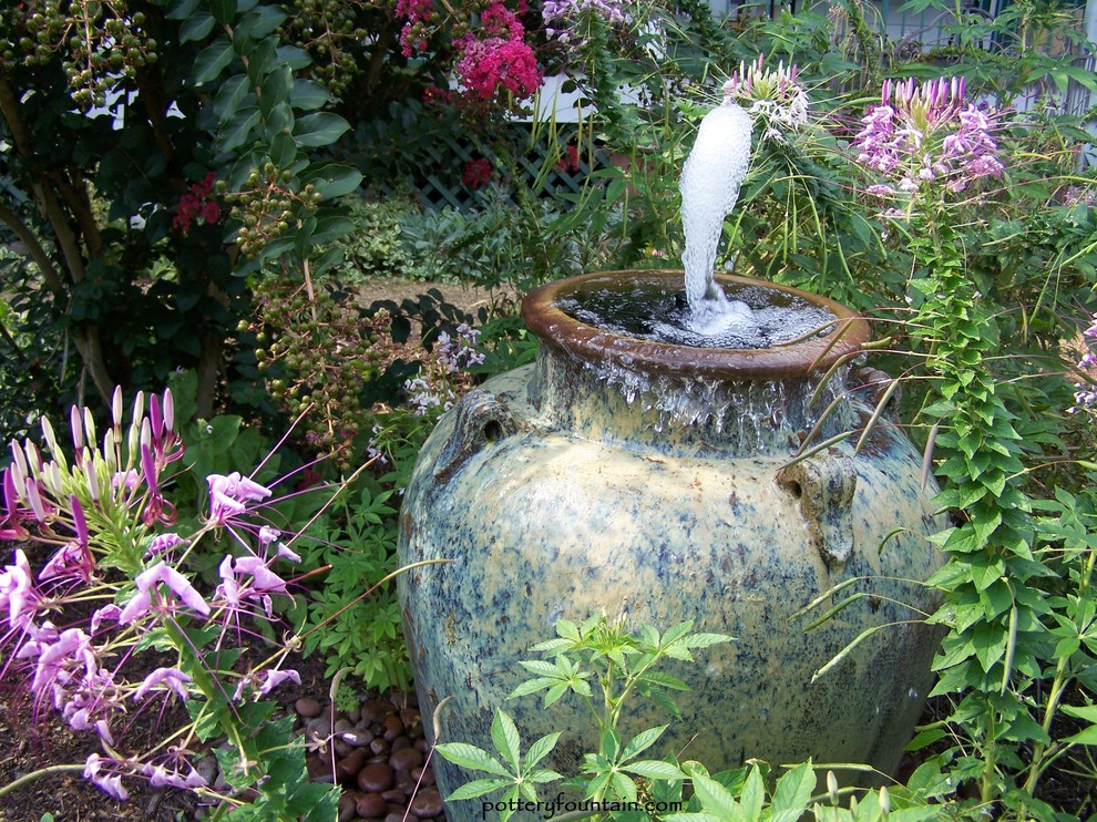 Пример оригинального дизайна: садовый фонтан в средиземноморском стиле
