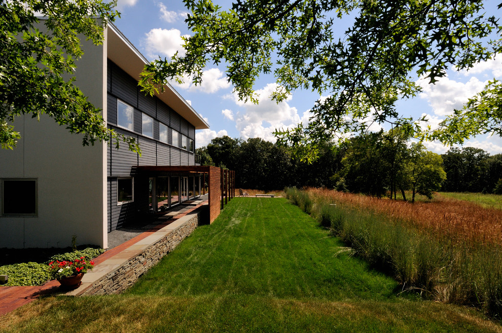 Inspiration for a modern full sun backyard landscaping in Minneapolis.