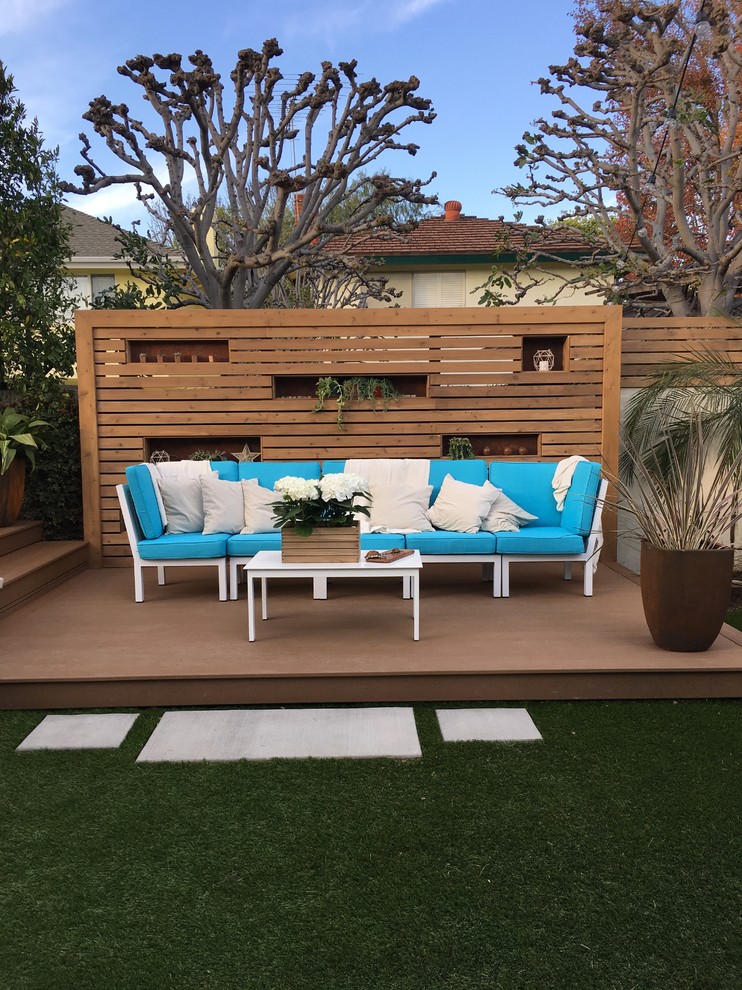 Design ideas for a mid-sized modern full sun backyard landscaping in San Diego.