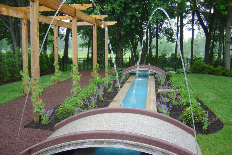 Inspiration for a small traditional partial sun backyard mulch water fountain landscape in New York.