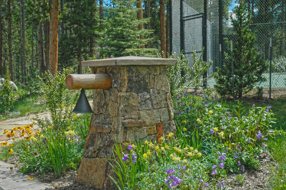 Design ideas for a rustic partial sun front yard landscaping in Denver for summer.