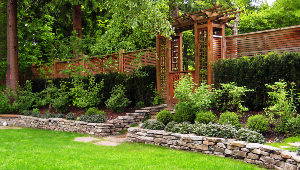 Design ideas for a traditional landscaping in Vancouver.