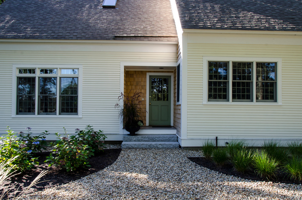 Inspiration for a medium sized traditional front partial sun garden in Boston with a retaining wall and gravel.