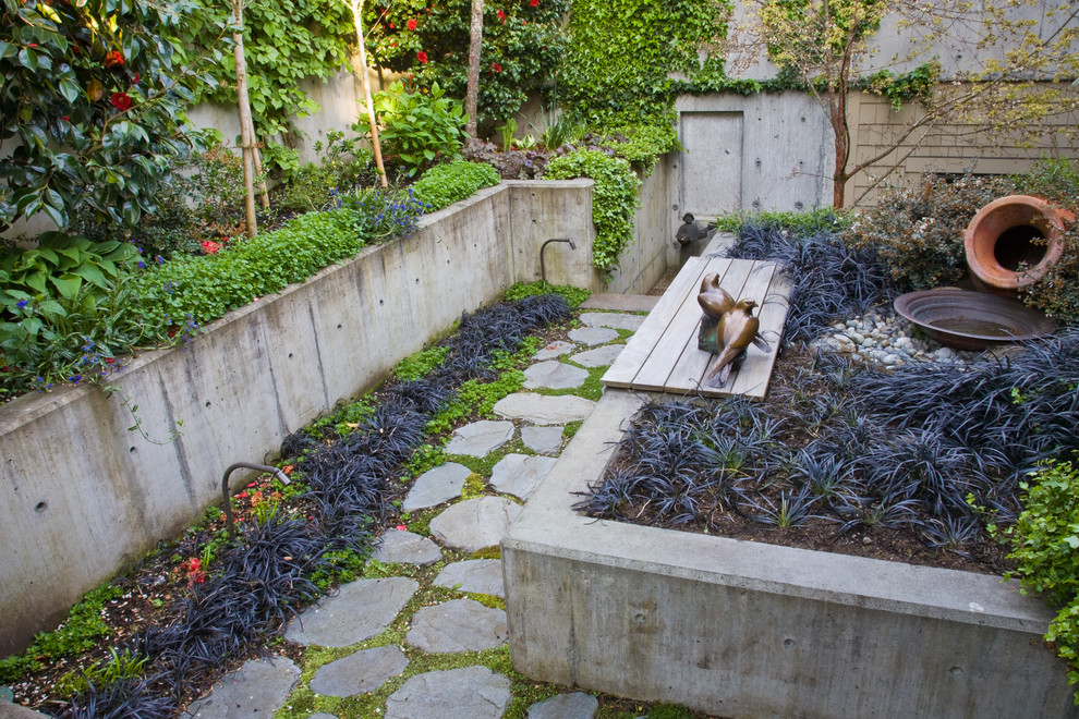 シアトルにある地中海スタイルのおしゃれな庭の写真