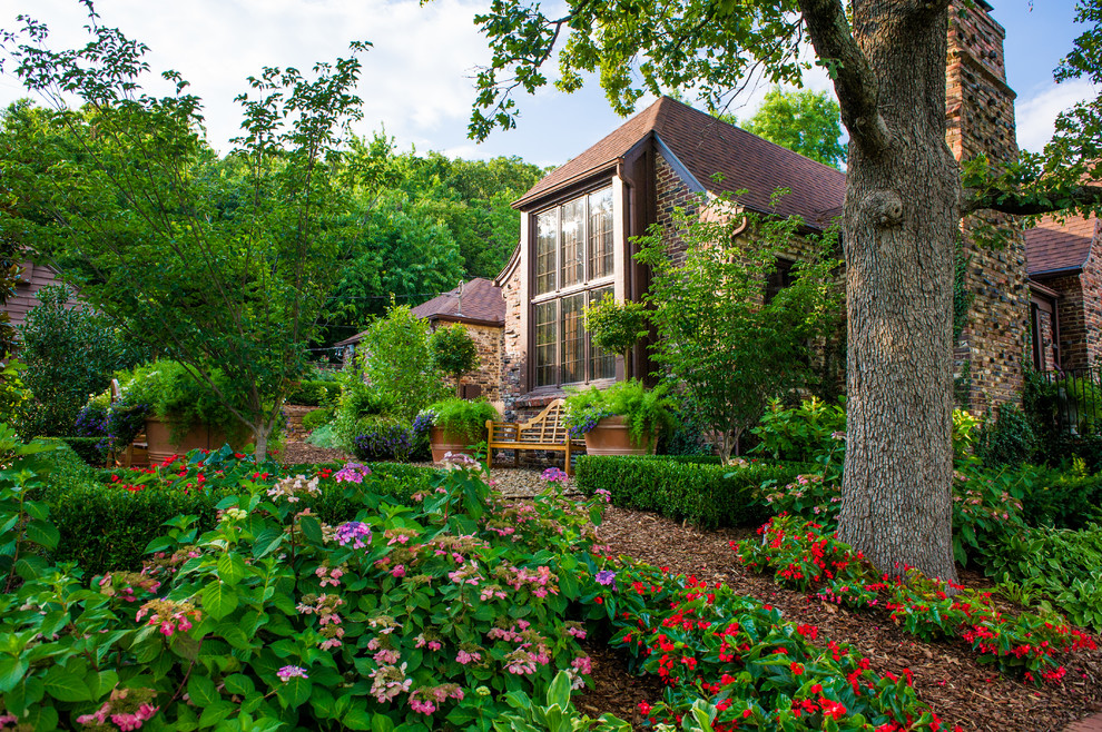 Inspiration for a classic fully shaded garden seating in Little Rock with mulch.