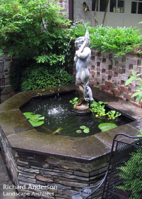 This is an example of a traditional garden in Atlanta.