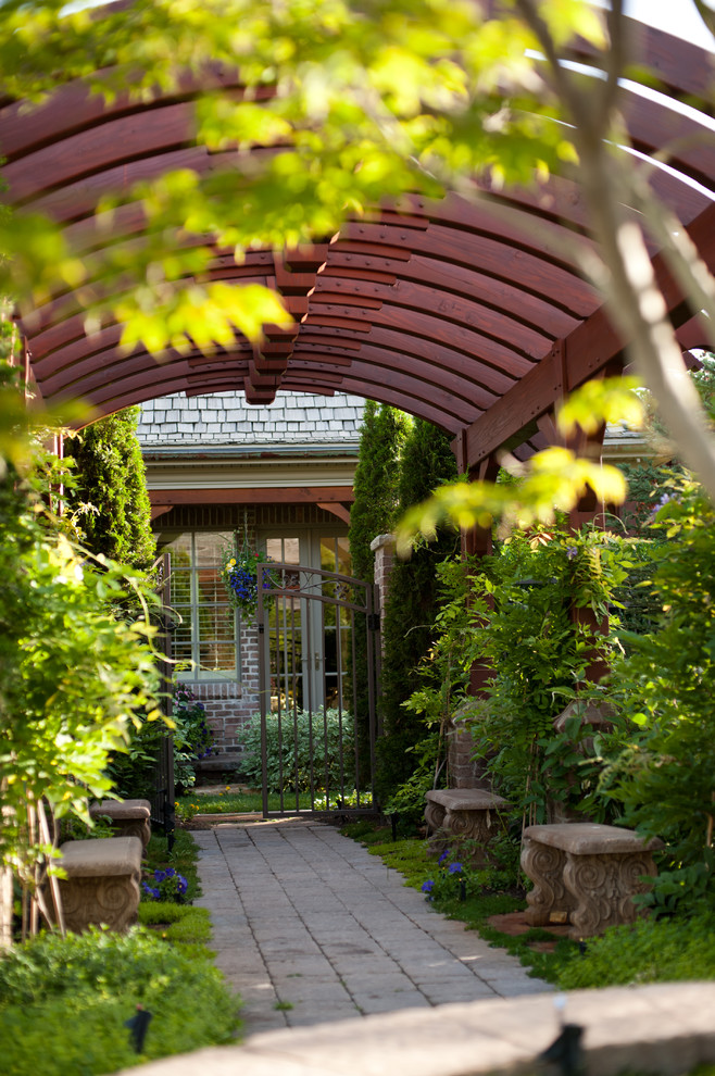 Inspiration for a traditional garden in Salt Lake City.