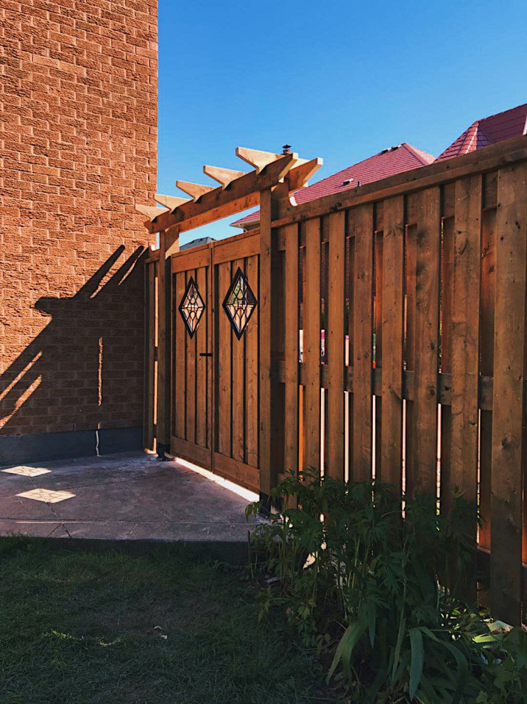 PT Brown Air Flow Fence with Multi-House in Mississauga - Contemporary