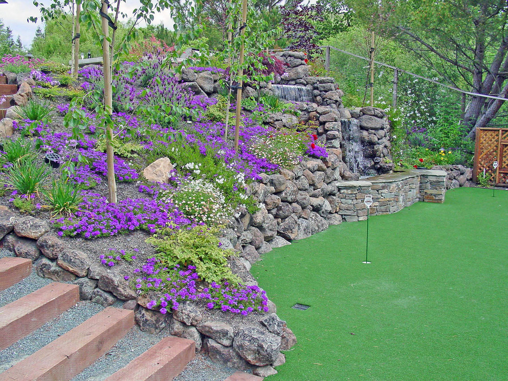 Photo of a medium sized rustic back full sun garden in San Francisco with an outdoor sport court, a retaining wall and mulch.