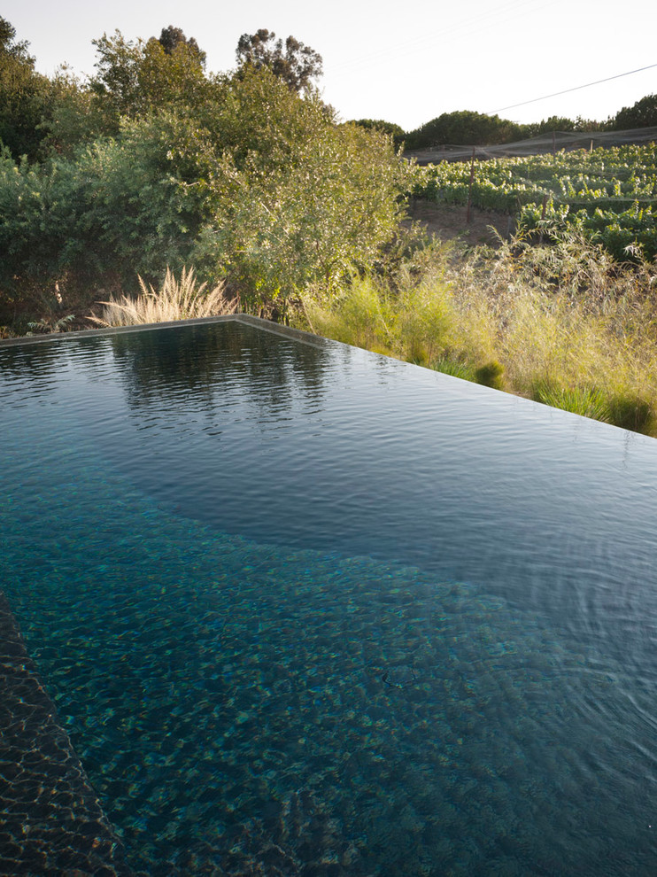 Inspiration for a huge farmhouse front yard water fountain landscape in Santa Barbara.