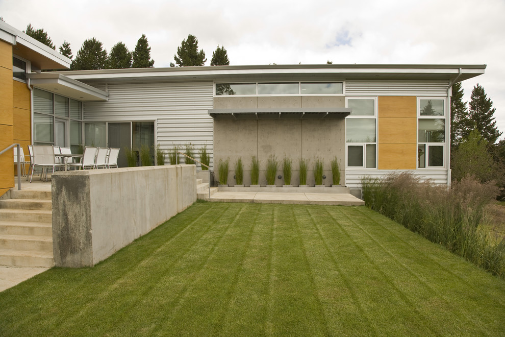 Design ideas for a contemporary garden steps in Portland.