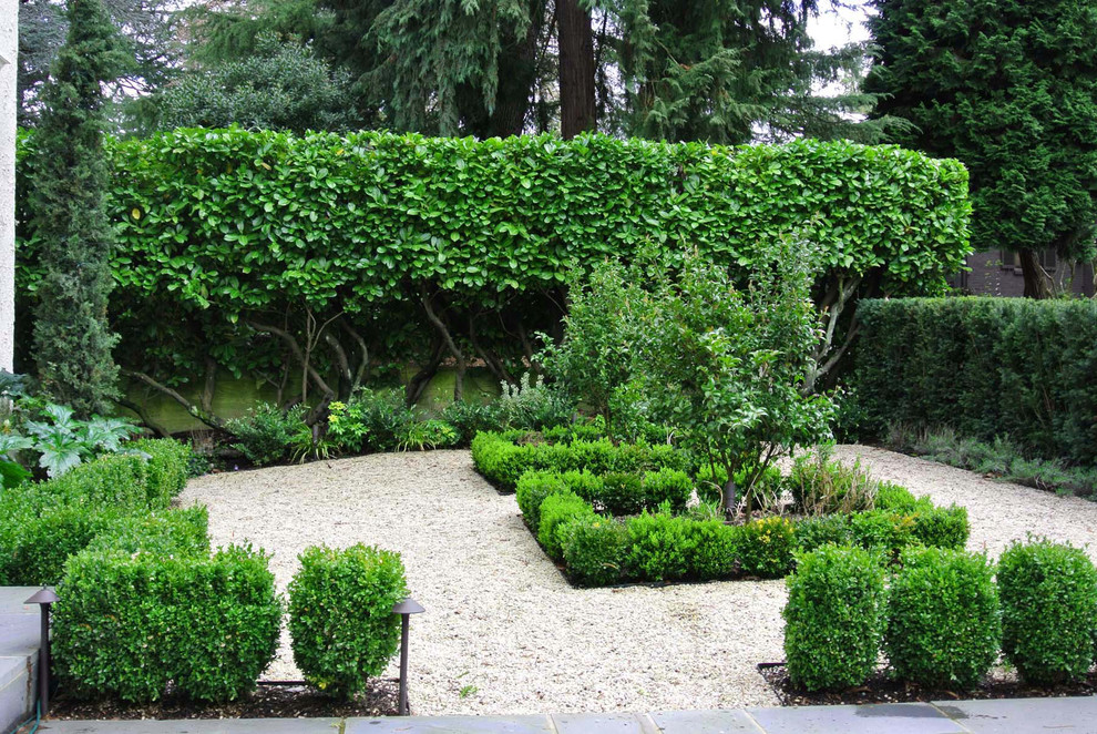 Inspiration for a traditional landscaping in Seattle.