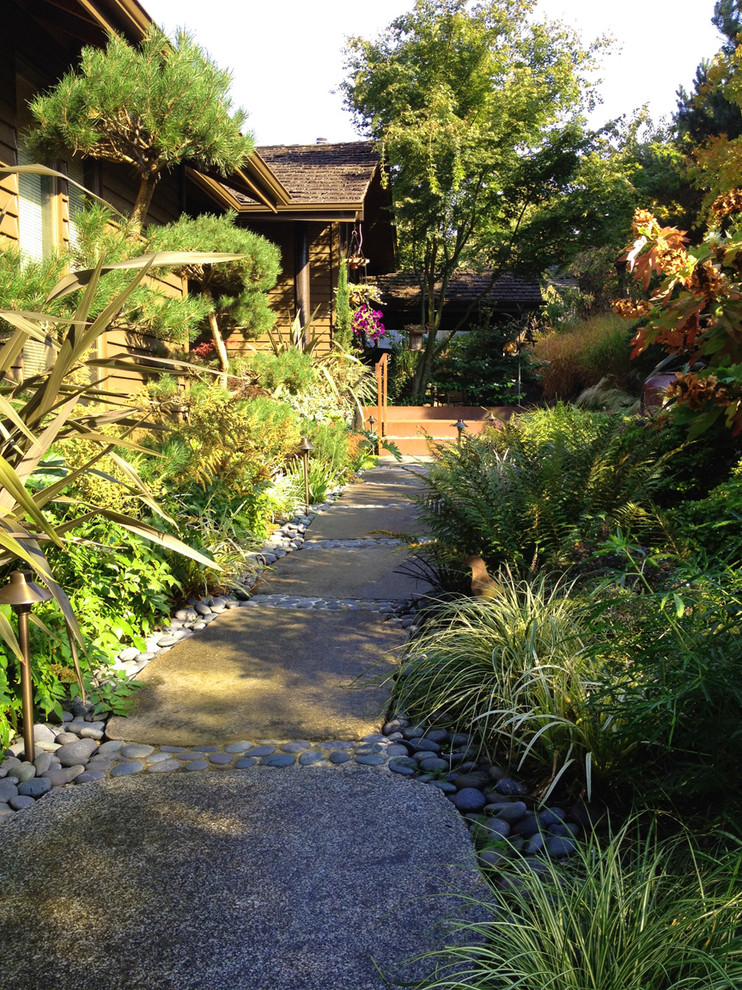 Inspiration for a classic side garden steps in Seattle.