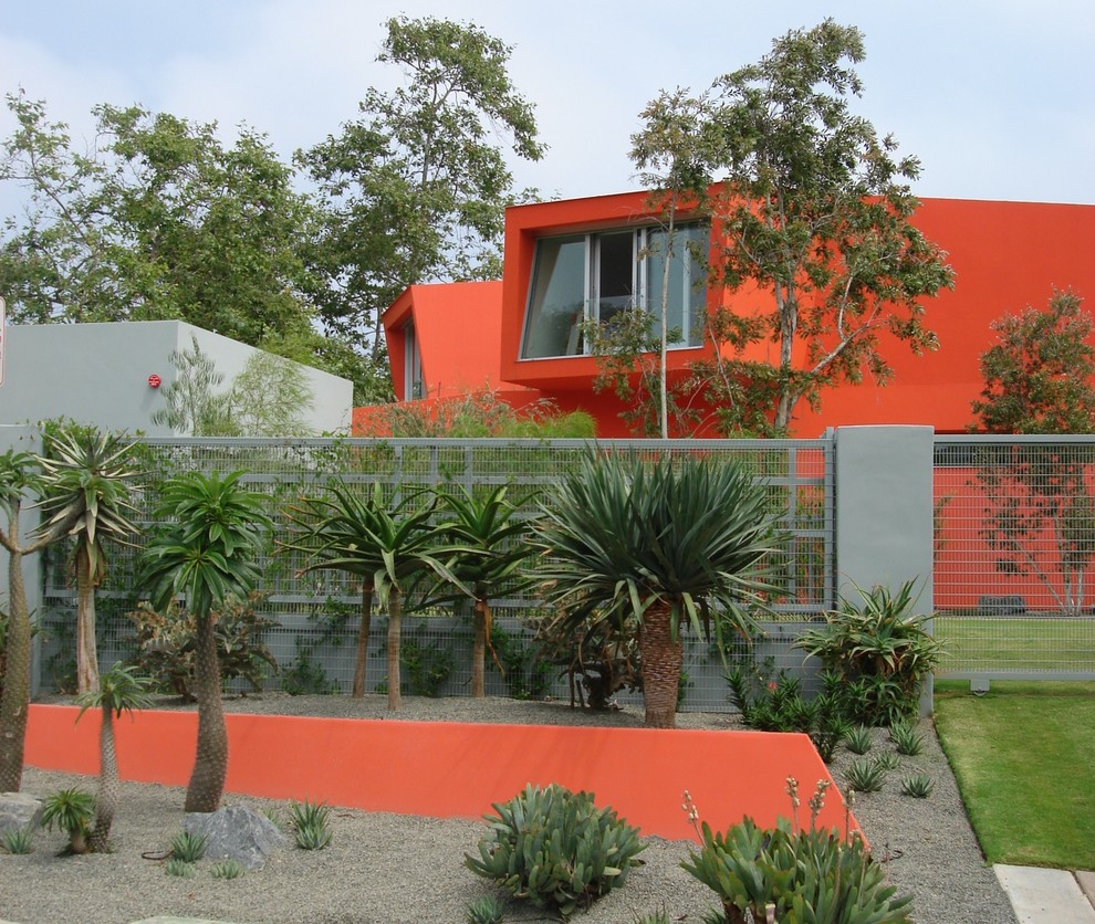 Ispirazione per un giardino xeriscape minimalista esposto in pieno sole di medie dimensioni e davanti casa con pavimentazioni in cemento
