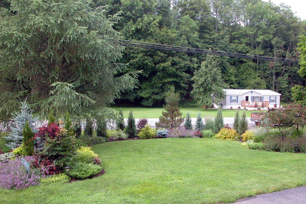 На фото: участок и сад в стиле кантри