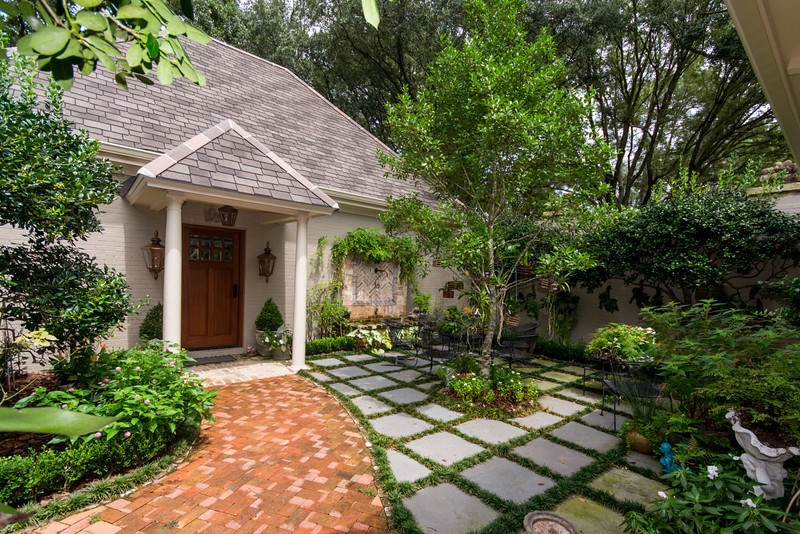 Design ideas for a landscaping in Miami.
