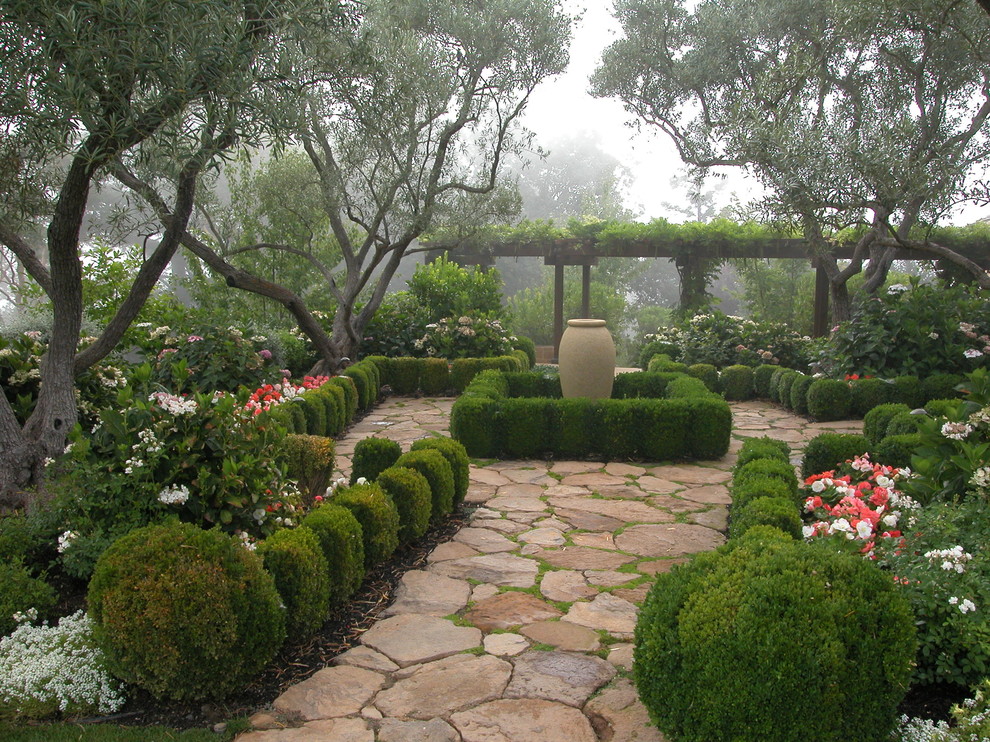 Mittelgroßer, Halbschattiger Moderner Garten im Frühling mit Natursteinplatten in San Francisco