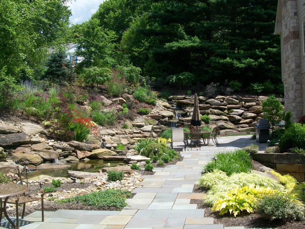 Design ideas for a traditional water fountain landscape in Cleveland.