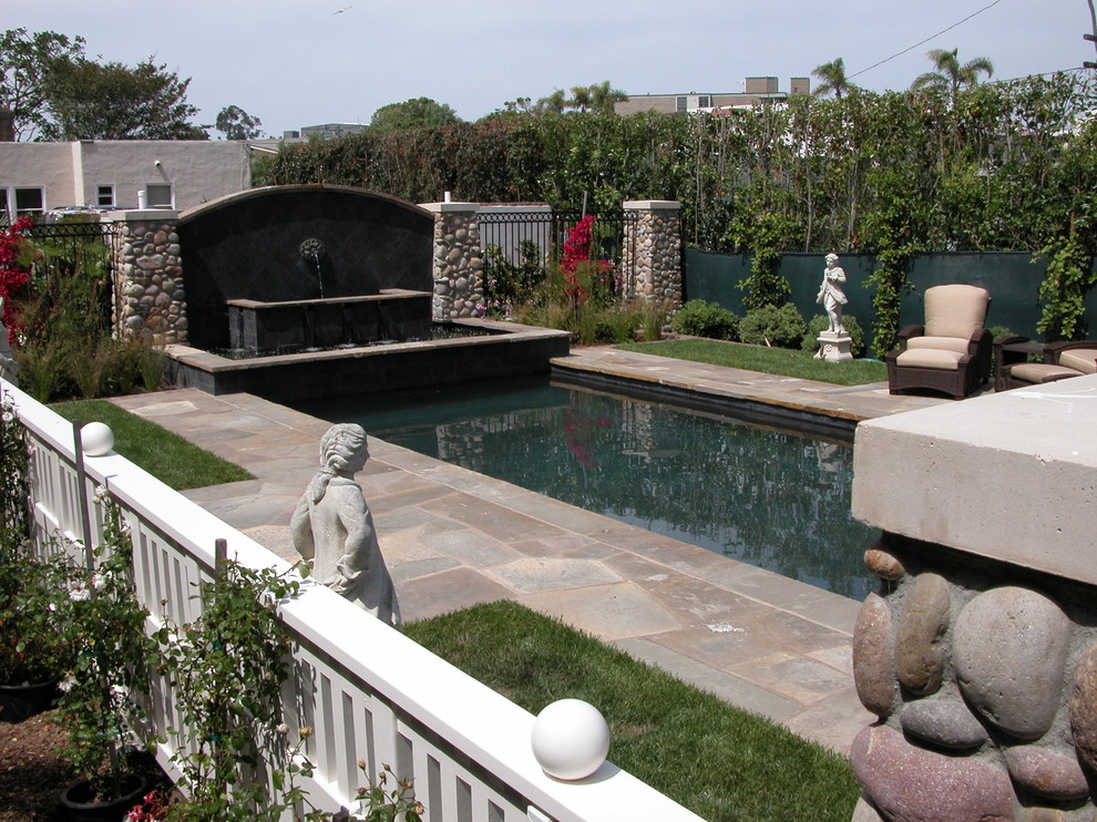 Photo of a beach style garden in San Diego with a water feature.