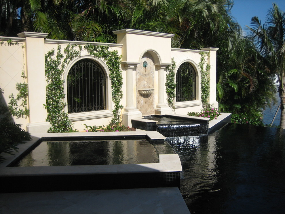 Inspiration for a mediterranean landscaping in Miami.