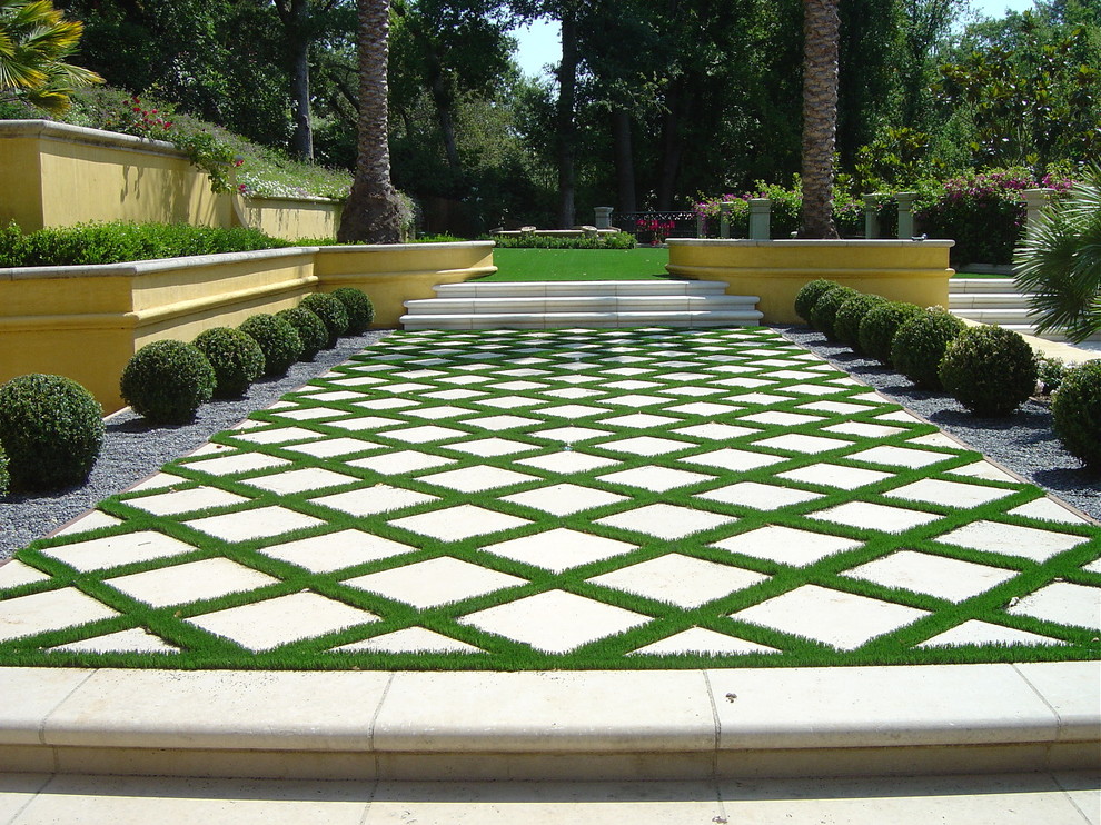 Immagine di un grande giardino xeriscape chic esposto in pieno sole dietro casa con pavimentazioni in cemento