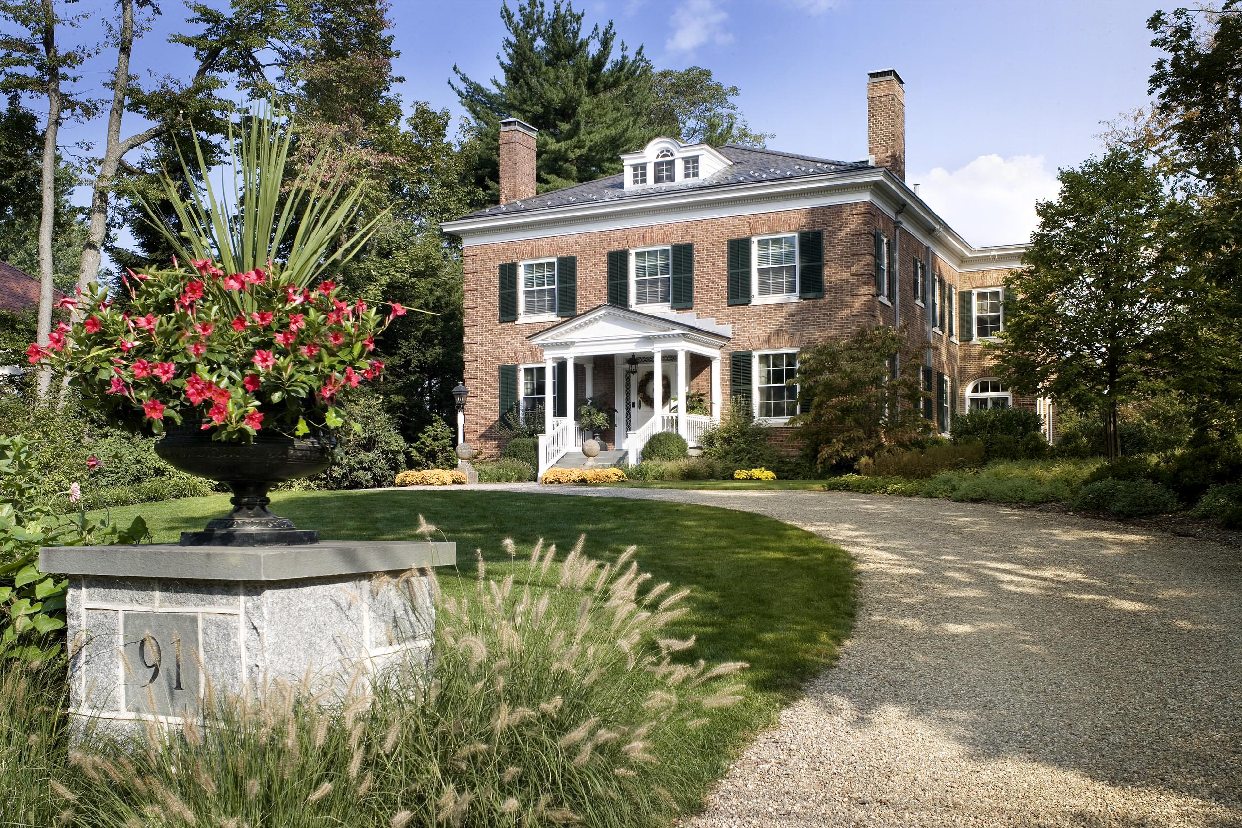 U Shaped Driveway - Photos & Ideas | Houzz U Shaped Driveway - Photos & Ideas | Houzz