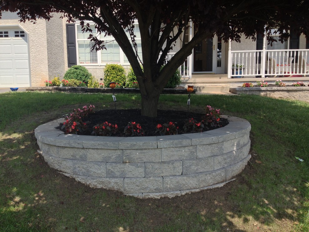 Retaining Wall & Custom Flower Bed in Newark, Delaware Traditional