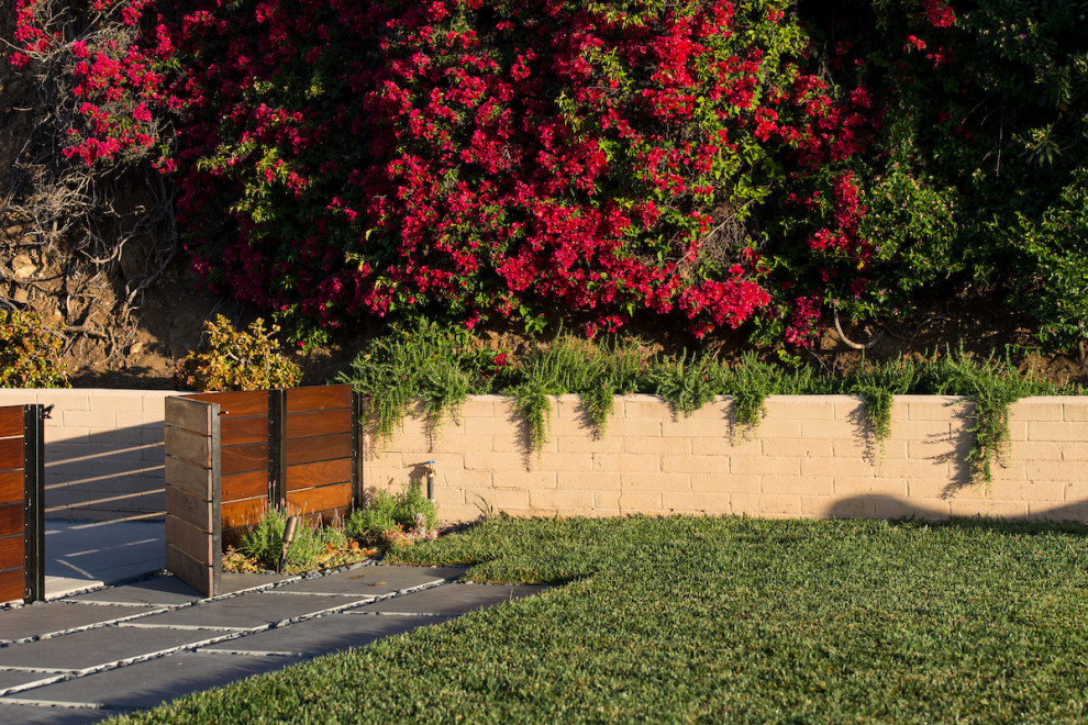 Design ideas for a large modern drought-tolerant and full sun front yard concrete paver landscaping in Los Angeles.
