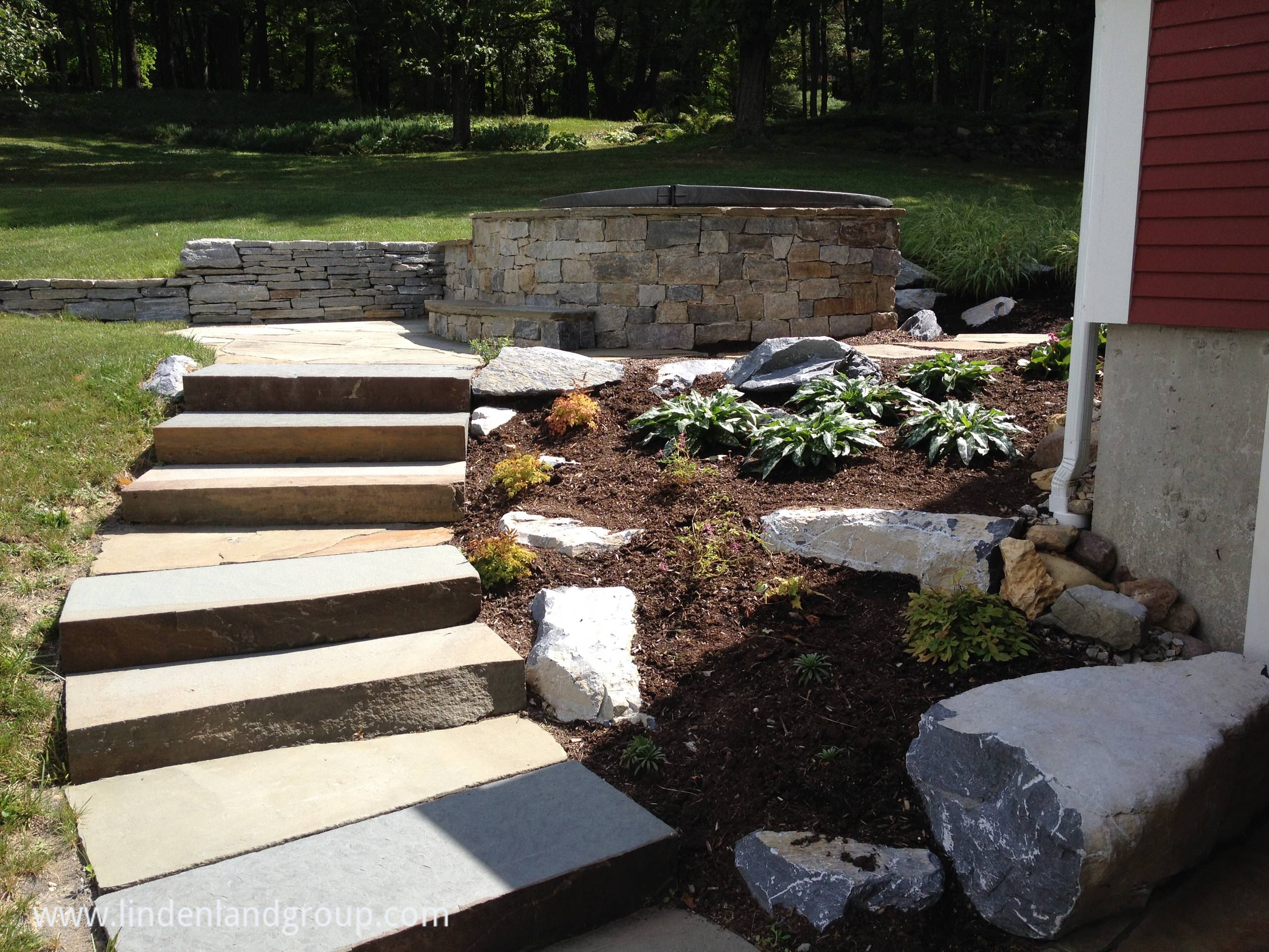 おしゃれな斜面ガーデニングの画像 21年11月 Houzz ハウズ