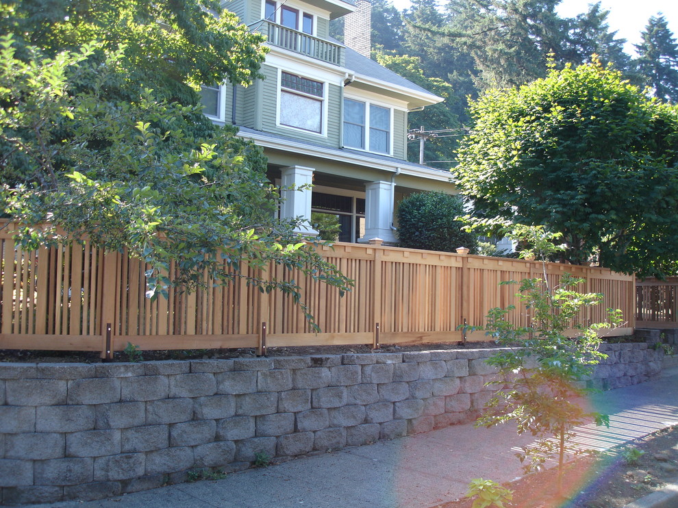 Inspiration for a mid-sized transitional partial sun front yard mulch landscaping in Portland.
