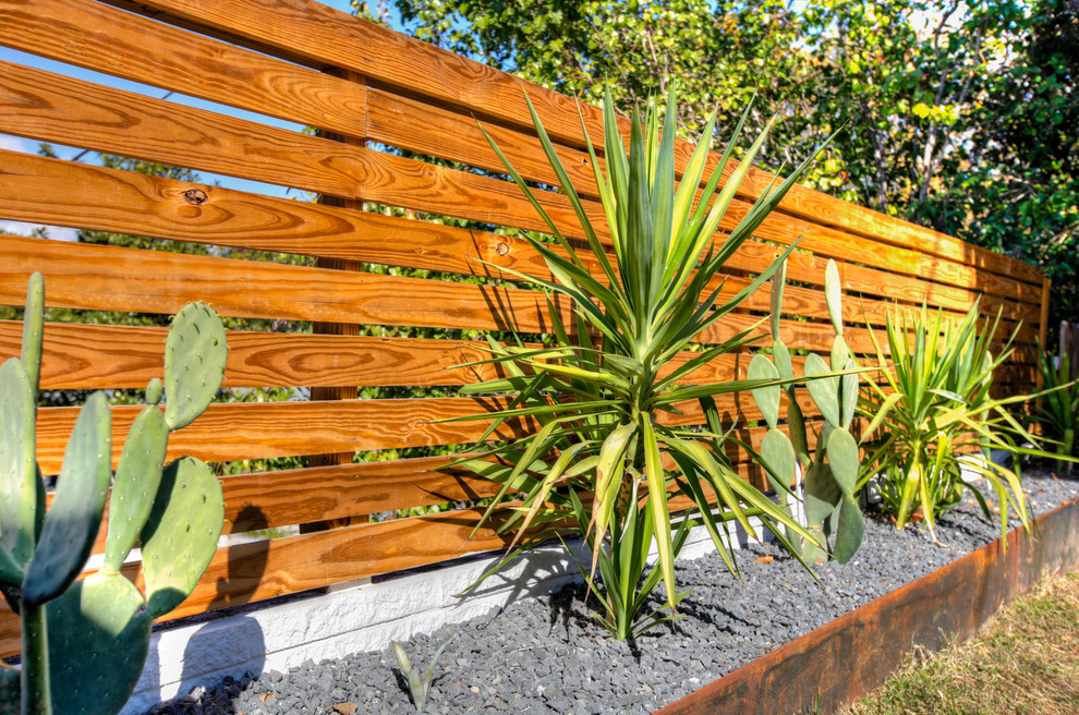 Photo of a modern landscaping in Austin.