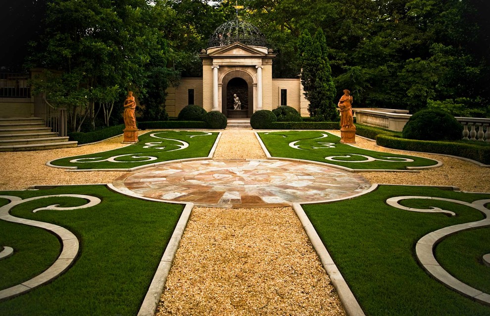 This is an example of an expansive mediterranean courtyard formal garden in Nashville.