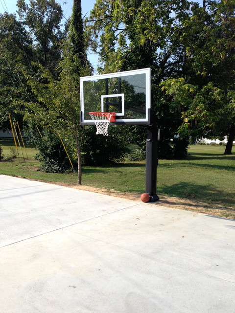 Rob D s Pro Dunk Platinum Basketball System on a 44x28 in Vincennes IN Traditional Garden Indianapolis by Pro Dunk Hoops Houzz UK